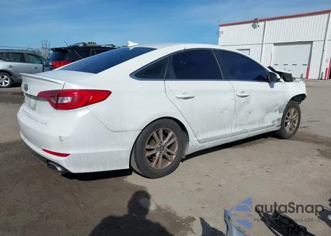 2017 Hyundai Sonata z USA, uszkodzony, nr VIN 5NPE24AF6HH559352